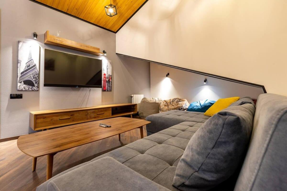 3Br Apt W Huge Terrace & Magnificent Views Tbilisi Ngoại thất bức ảnh