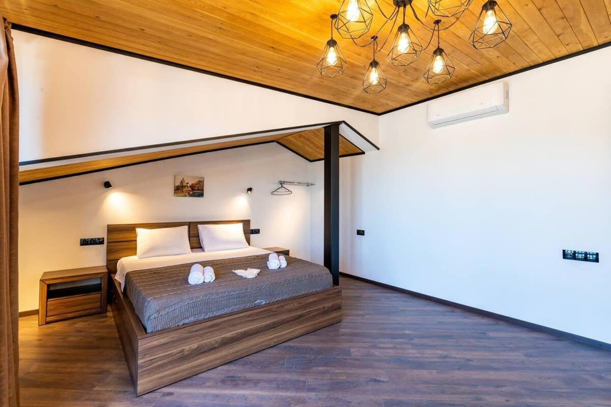 3Br Apt W Huge Terrace & Magnificent Views Tbilisi Ngoại thất bức ảnh